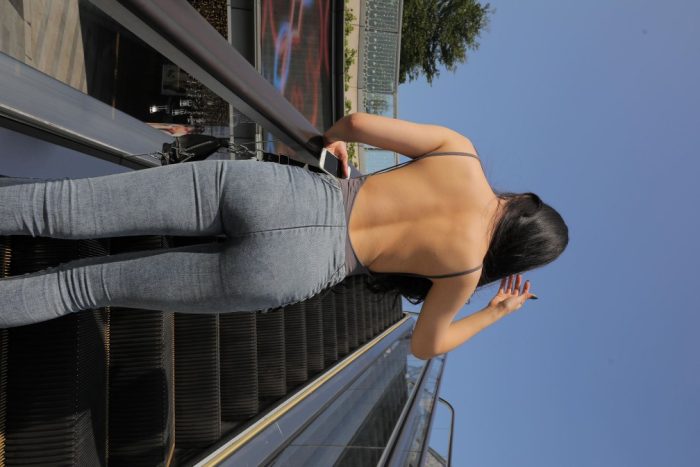 漂亮的紧身牛仔裤长发女孩【474P】00059-喵咪图库