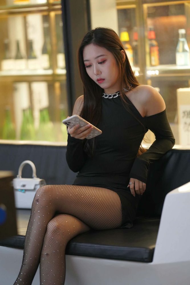 非常妩媚的网格丝袜女孩【186P】000037-喵咪图库