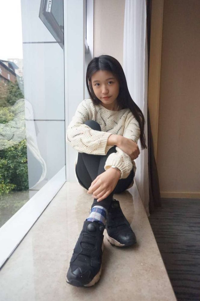 眼神很清澈的赤脚女孩【59P】20020-喵咪图库