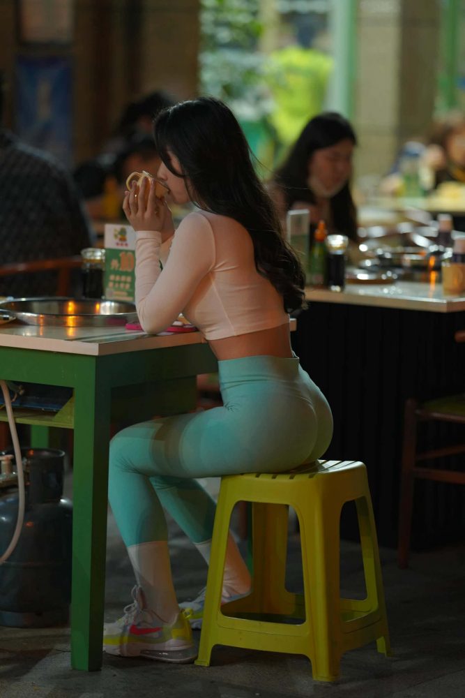 偶遇吃夜宵的清纯妹子【505P】J5464-喵咪图库