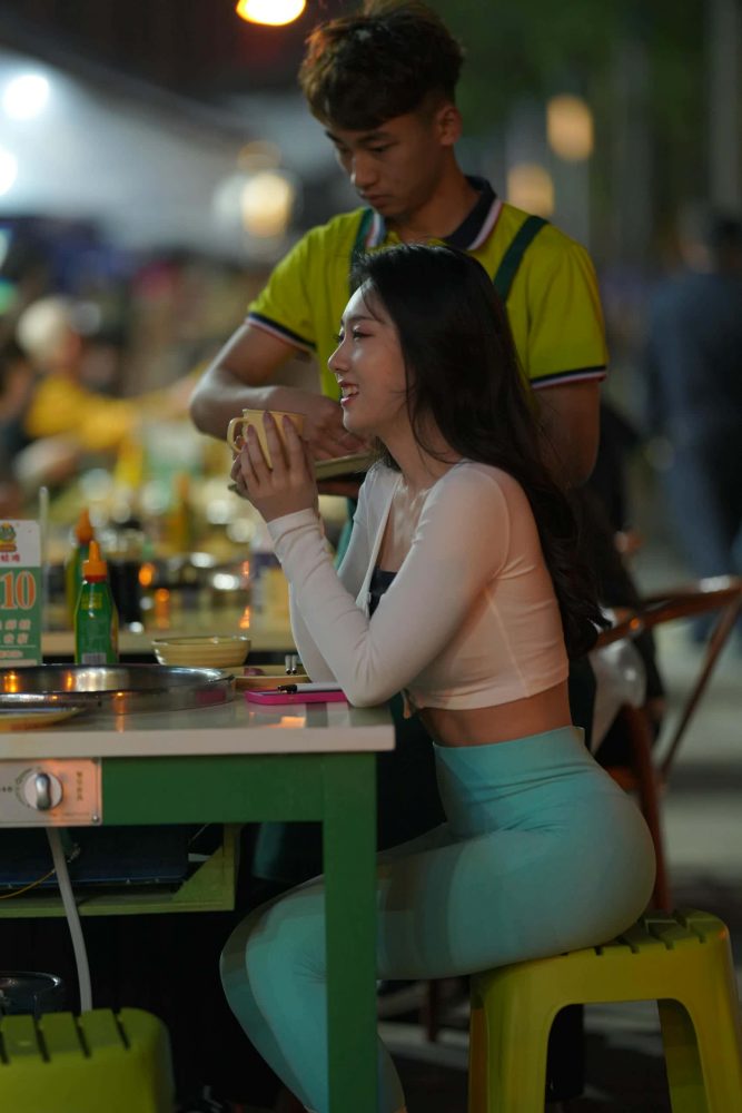 偶遇吃夜宵的清纯妹子【505P】J5464-喵咪图库