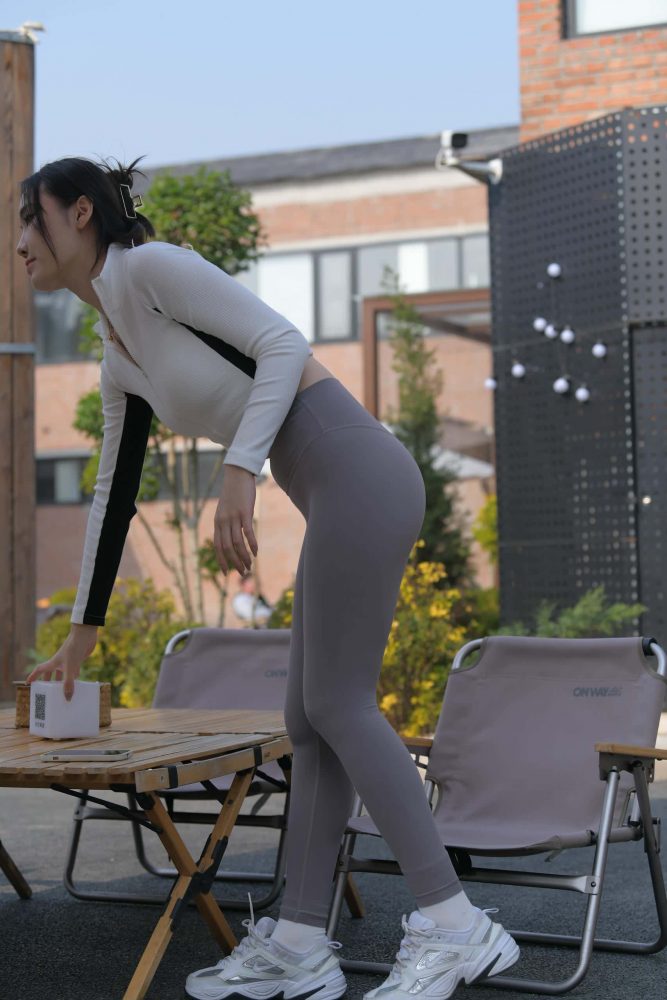 又飒又美的紫色瑜伽裤姑娘【701P】J8165-喵咪图库