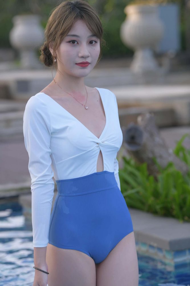 公园泳池玩水的丸子头小姐姐【512P】J4728-喵咪图库