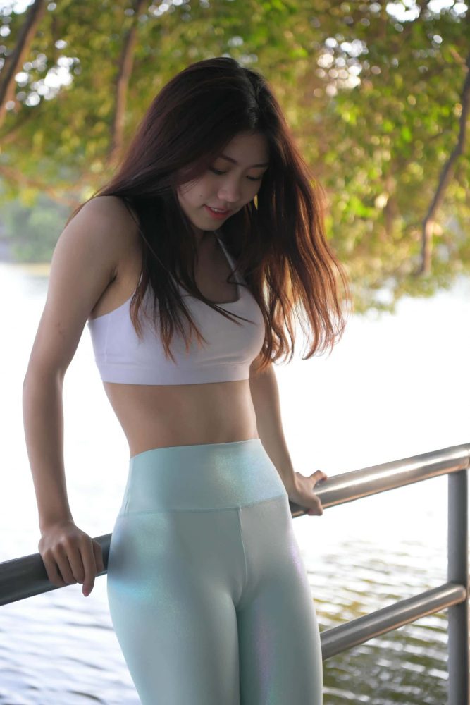 户外玩耍的瑜伽裤小姐姐【467P】J1419-喵咪图库